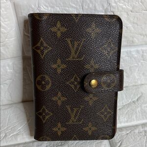 Louis Vuitton Brown Monogram Wallet with 5 card slots. Zipper compartment.